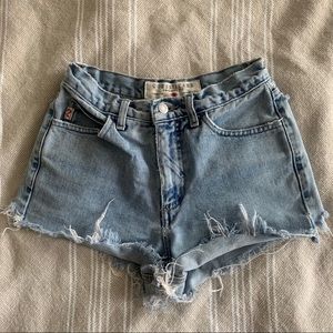 SOLD ❌ VINTAGE Guess Denim Shorts